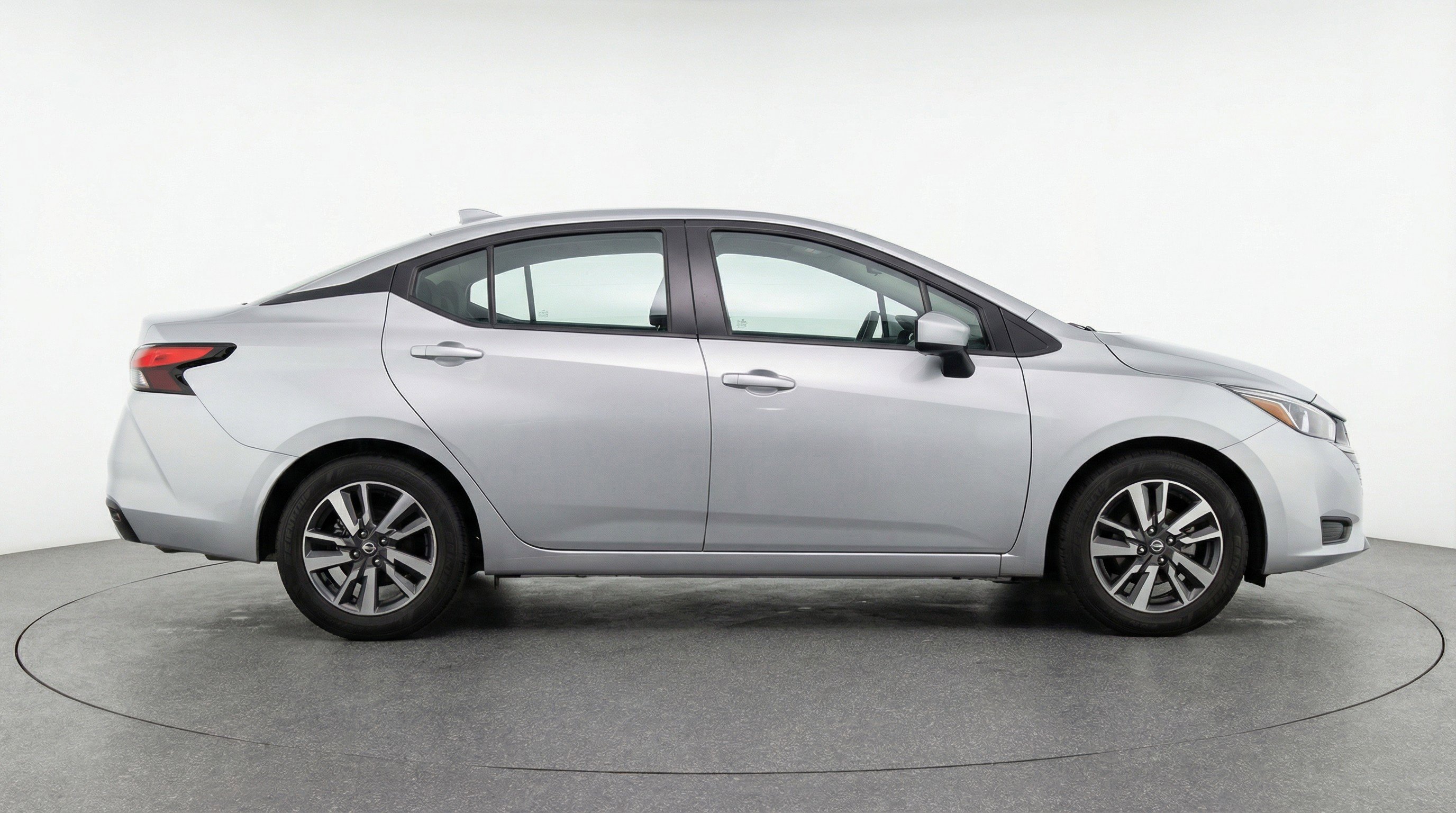 Used 2025 Nissan Versa SV image 11