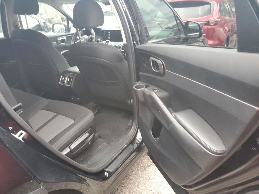 Used 2023 Kia Sorento LX image 15
