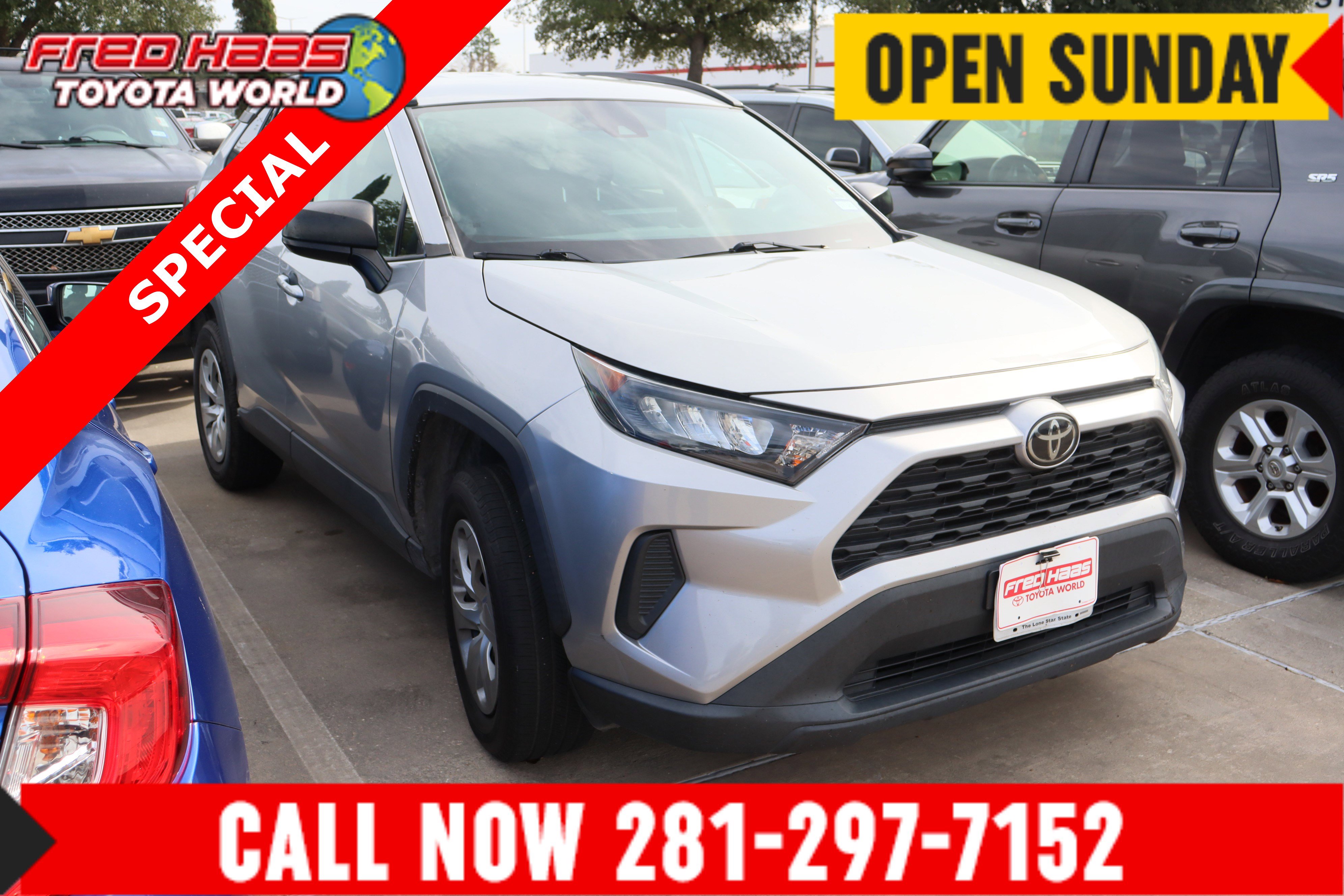 Used 2019 Toyota RAV4 LE image 1