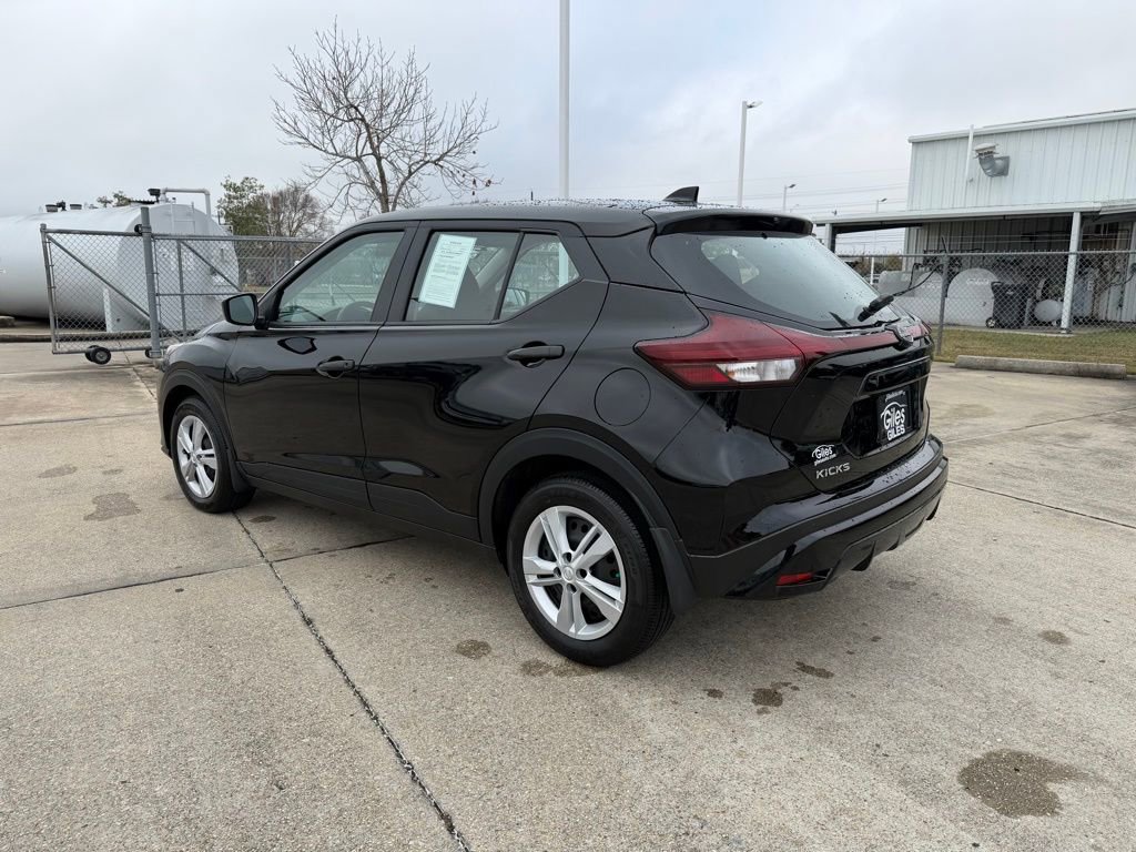 Used 2025 Nissan Kicks Play S image 3