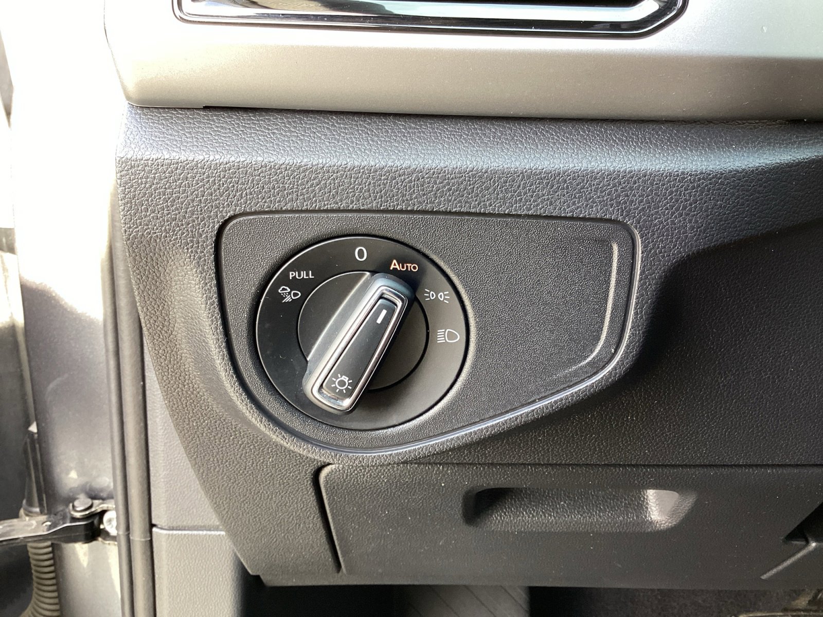 Used 2023 Volkswagen Atlas SEL R-Line image 33