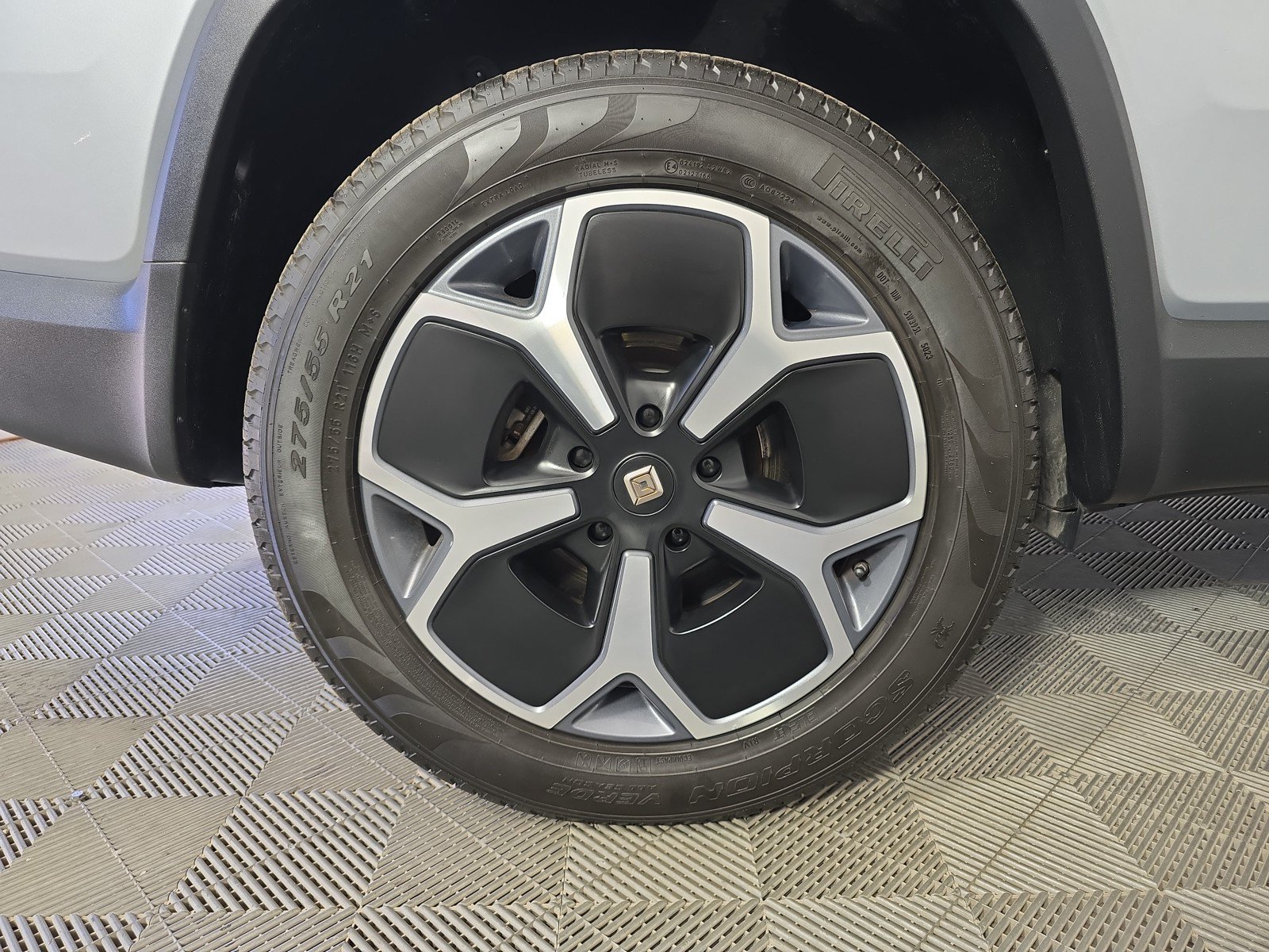 Used 2024 Rivian R1S Adventure AWD/4WD image 12