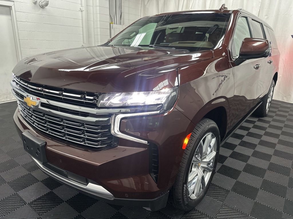 Used 2023 Chevrolet Suburban High Country AWD/4WD image 3
