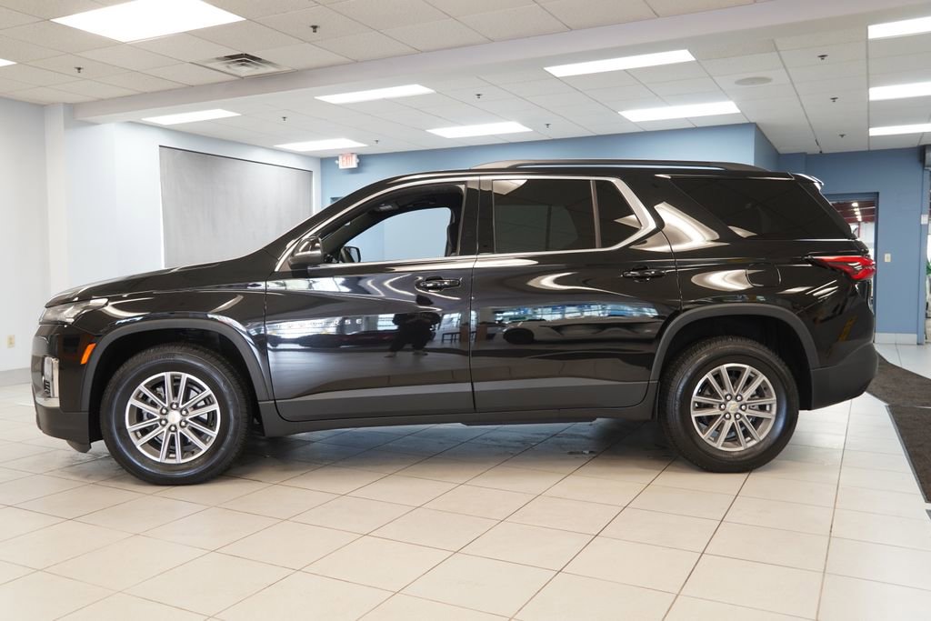 Used 2023 Chevrolet Traverse LT image 2