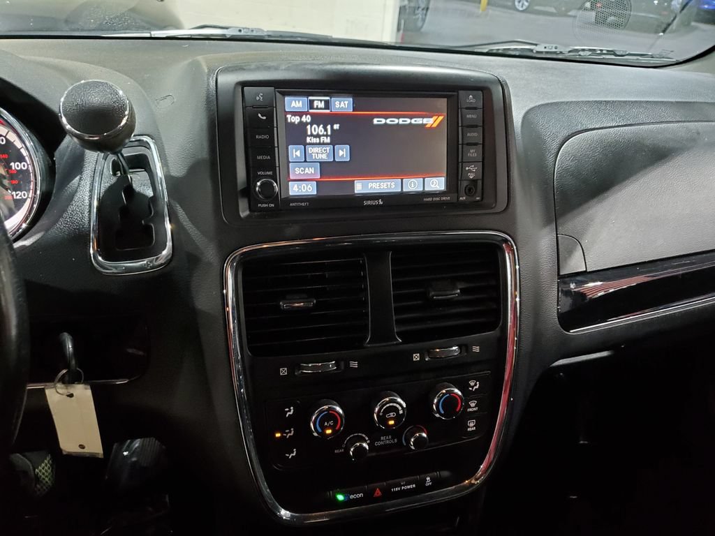 Used 2016 Dodge Grand Caravan SE FWD image 29