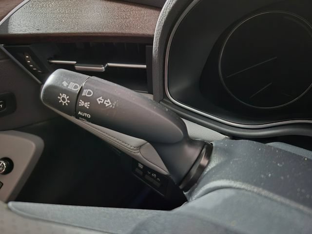 Certified 2022 Toyota Avalon Limited FWD image 21