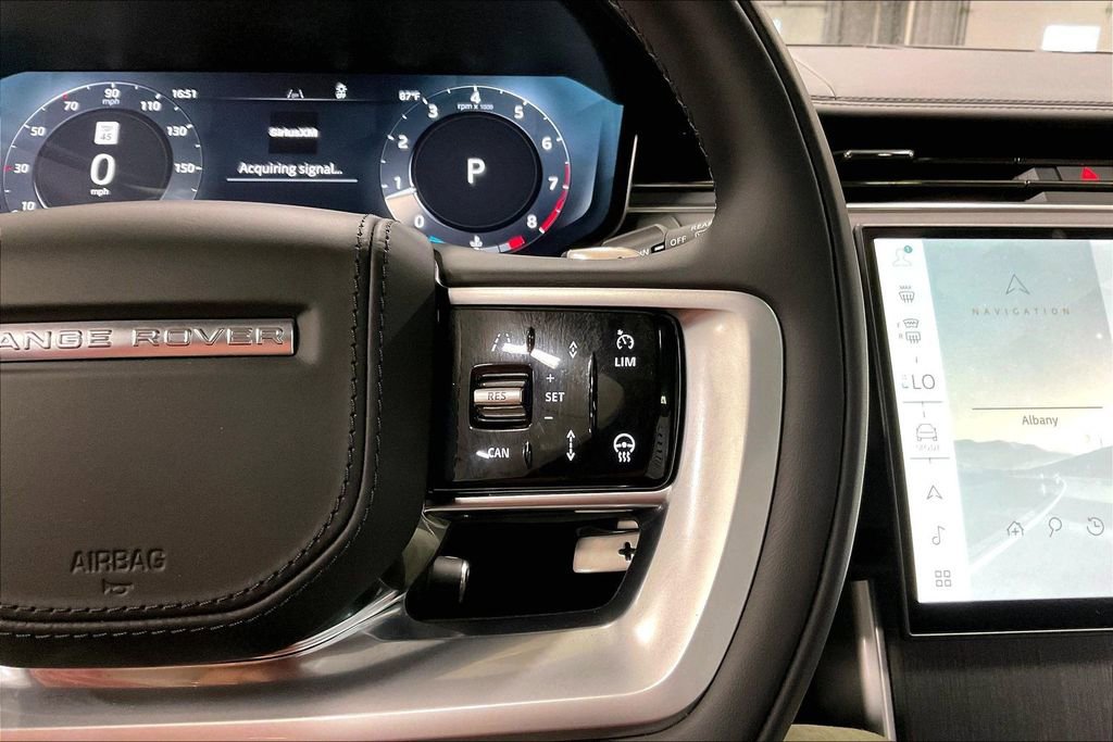 Used 2025 Land Rover Range Rover SE image 12