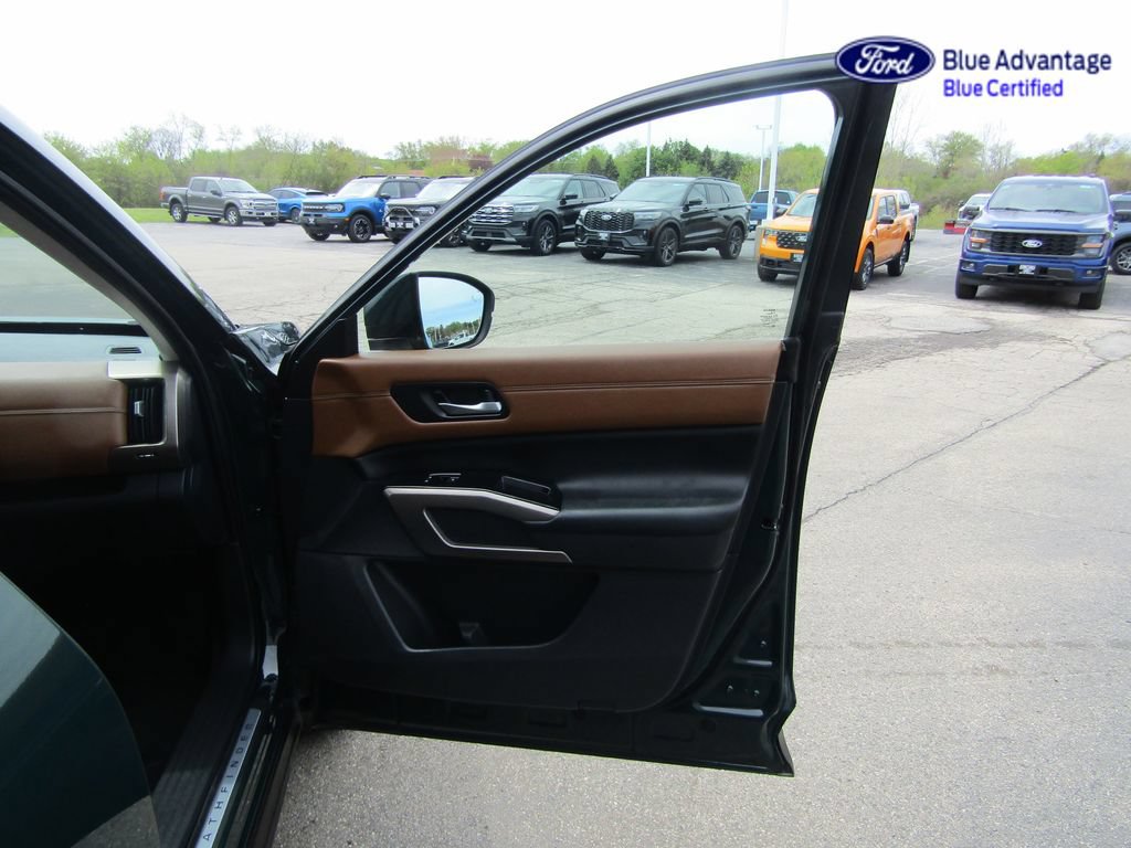 Used 2025 Nissan Pathfinder Platinum w/ Cargo Package AWD/4WD image 41