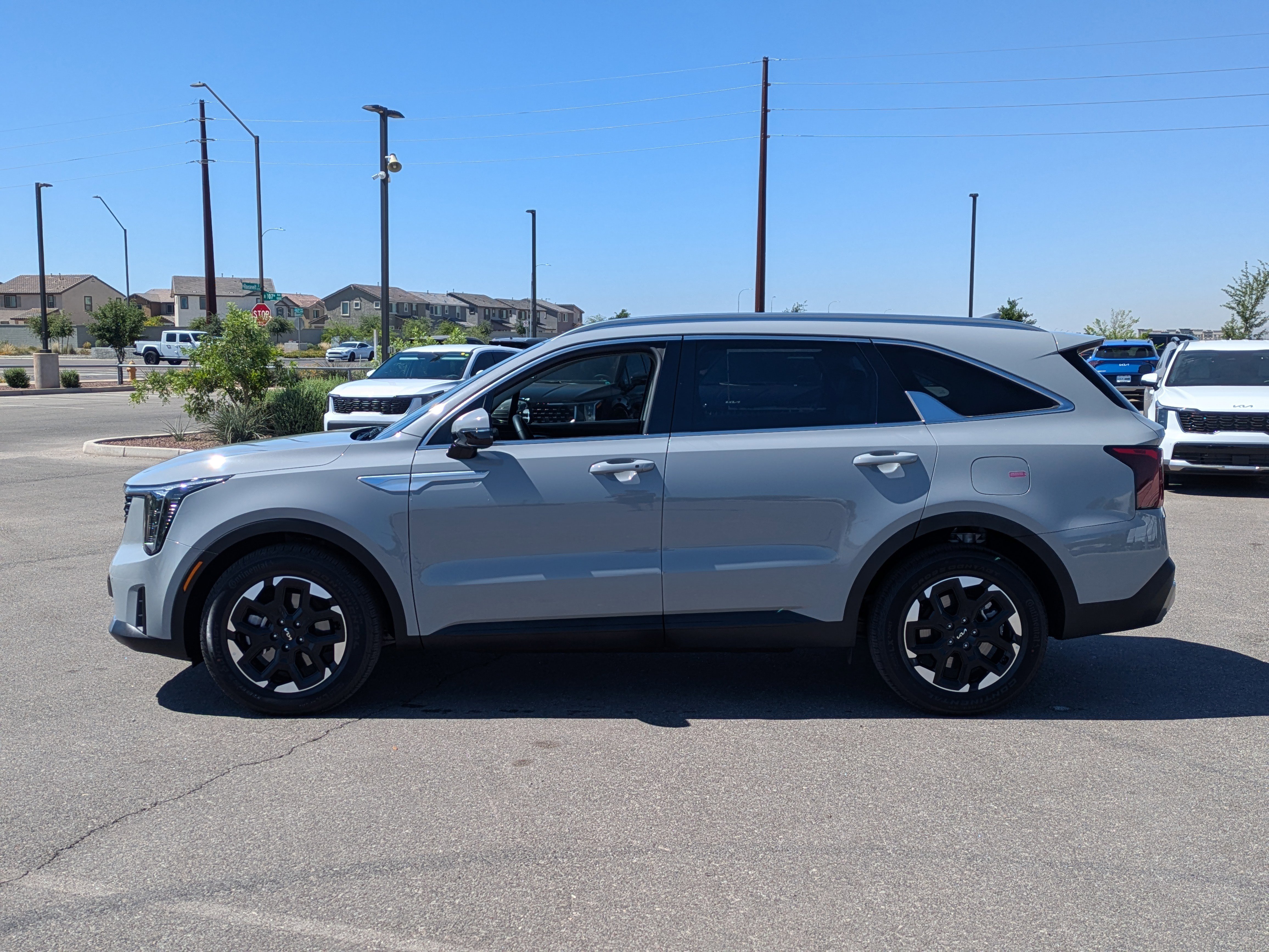 Certified 2025 Kia Sorento S w/ Panoramic Sunroof Package image 2