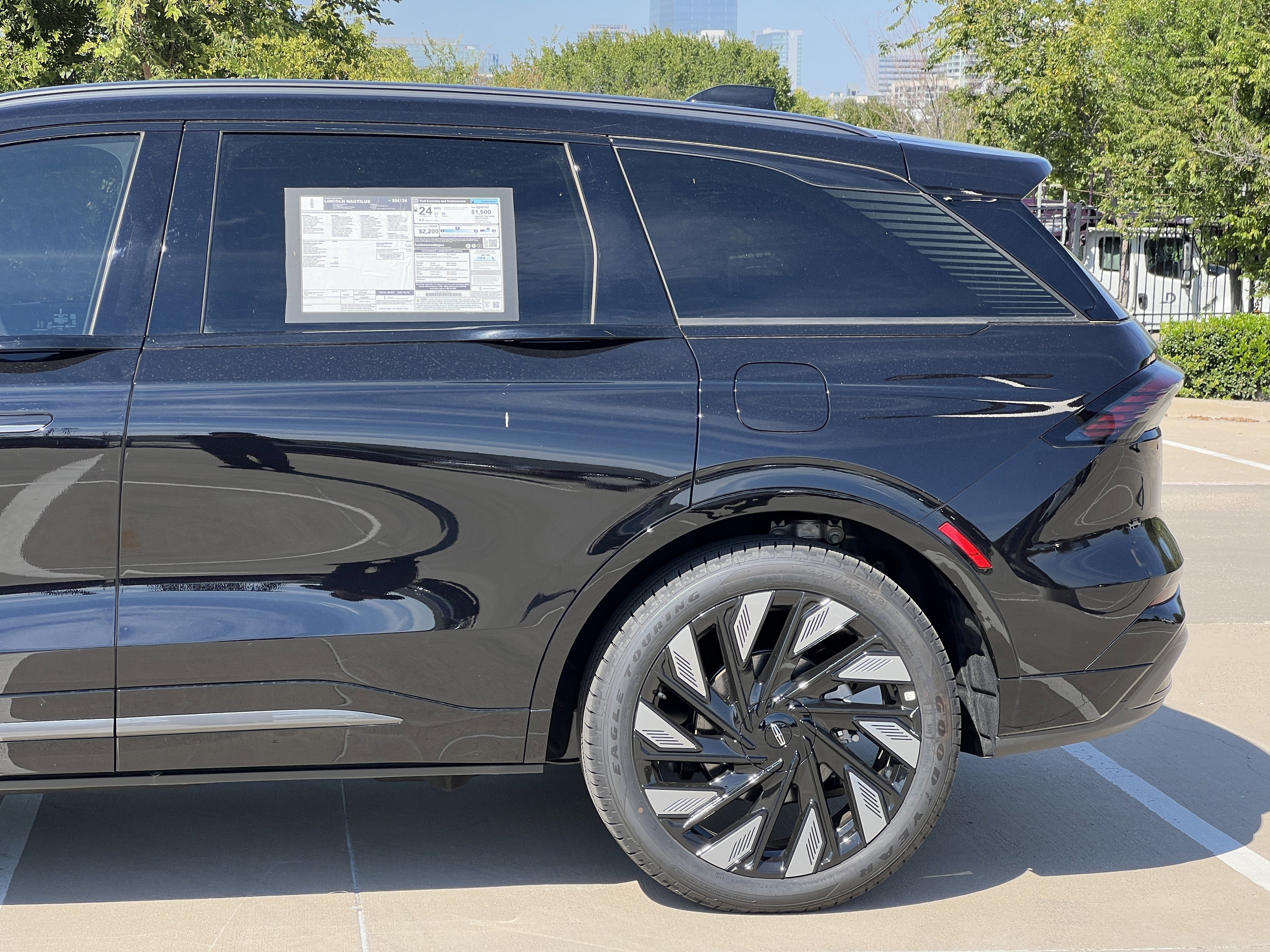 New 2025 Lincoln Nautilus Reserve w/ Jet Appearance Package image 6