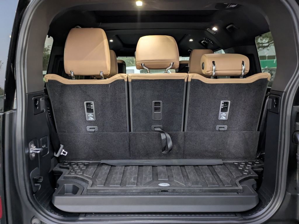 Used 2025 Land Rover Defender 130 S image 13