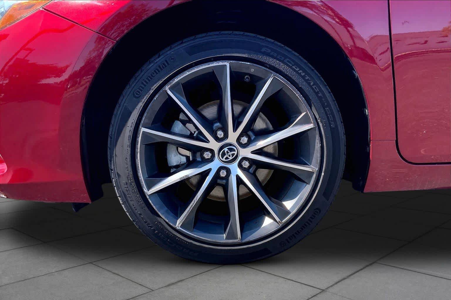 Used 2017 Toyota Camry XSE FWD image 9