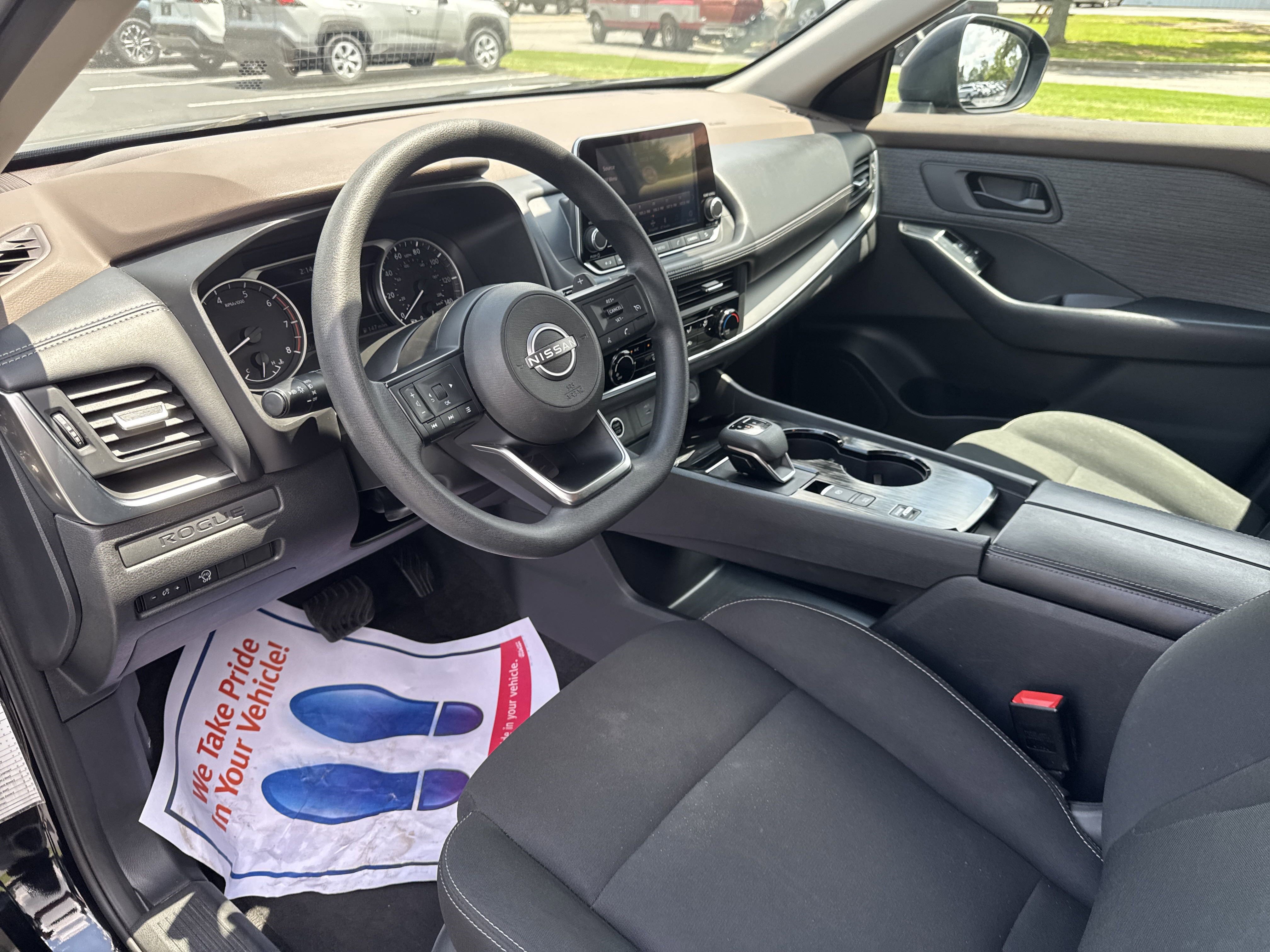 Used 2023 Nissan Rogue S image 15