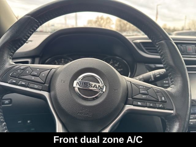 Used 2018 Nissan Rogue SV image 11