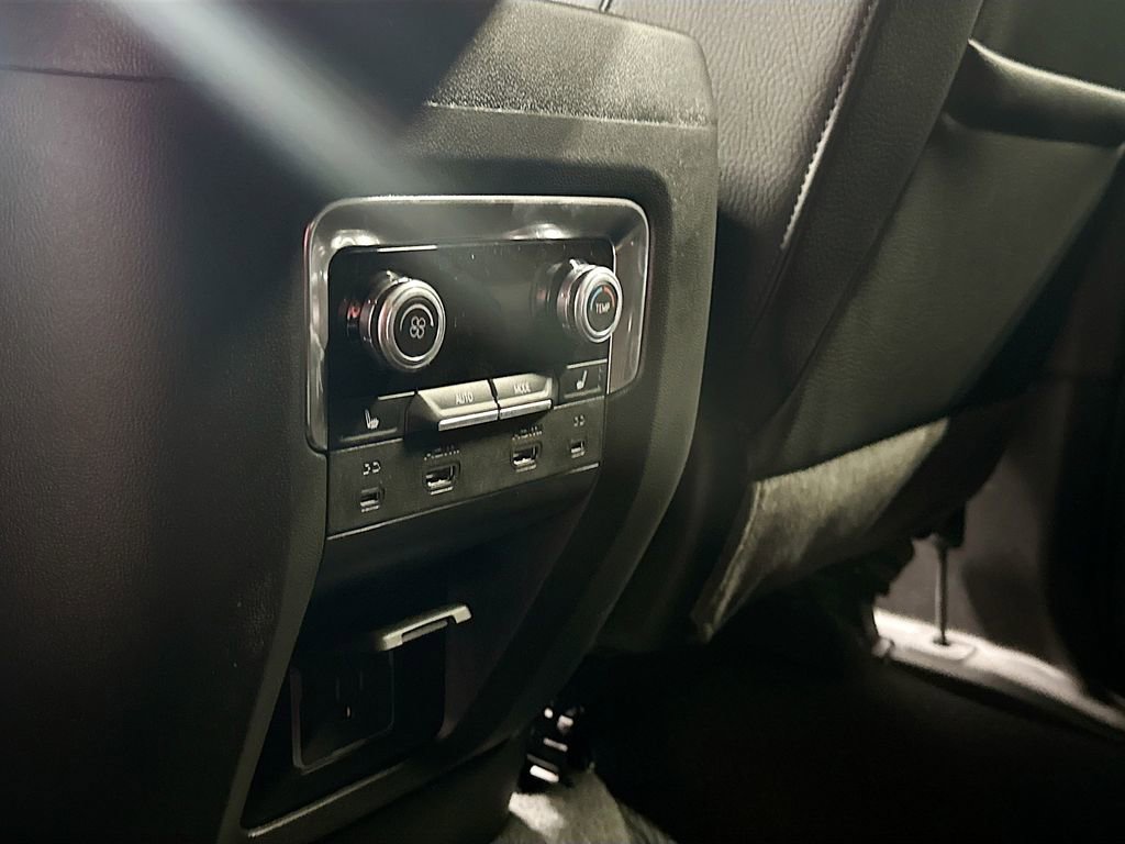 New 2025 GMC Yukon Denali w/ Denali Reserve Package image 25