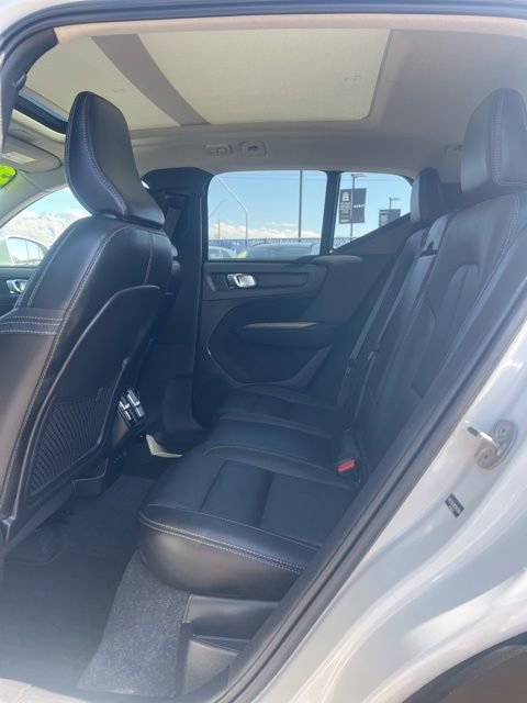 Used 2025 Volvo XC40 B5 Core w/ Climate Package image 22