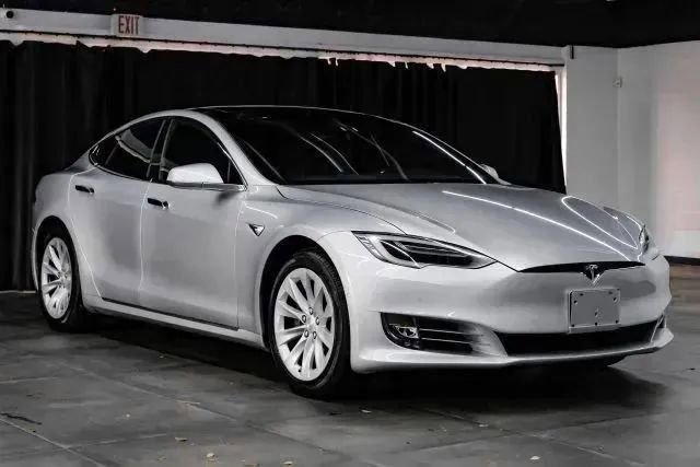 Used 2018 Tesla Model S 75D image 9