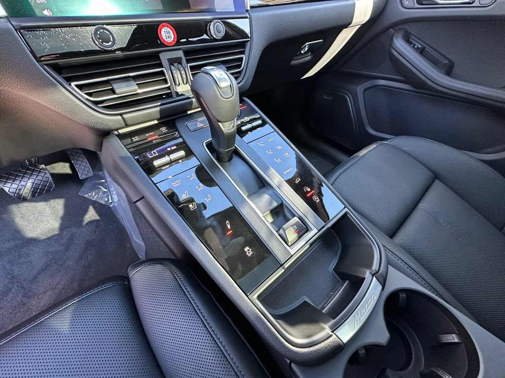 Certified 2026 Porsche Macan Turbo AWD/4WD image 29