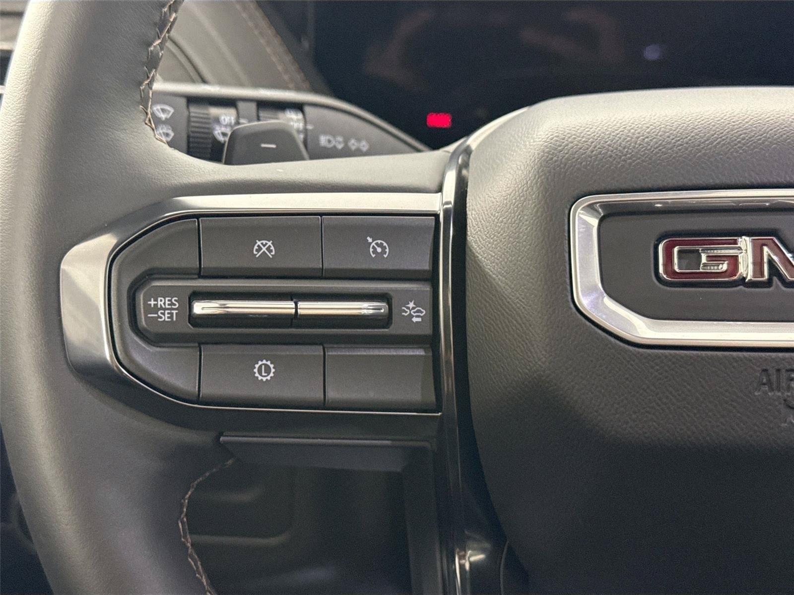 Used 2026 GMC Yukon AT4 AWD/4WD image 31
