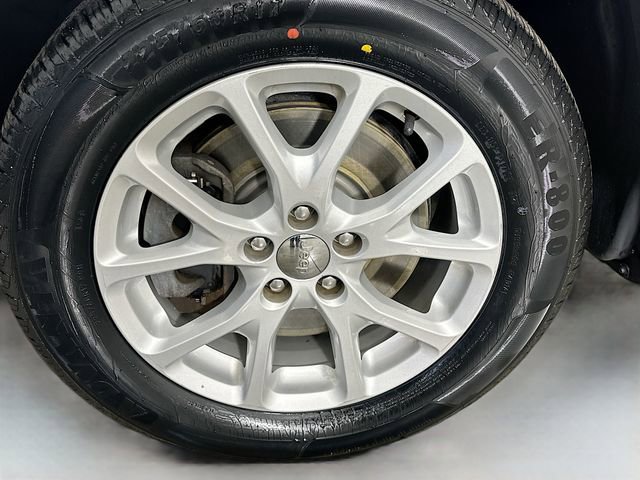 Used 2017 Jeep Cherokee Latitude w/ Cold Weather Group image 12