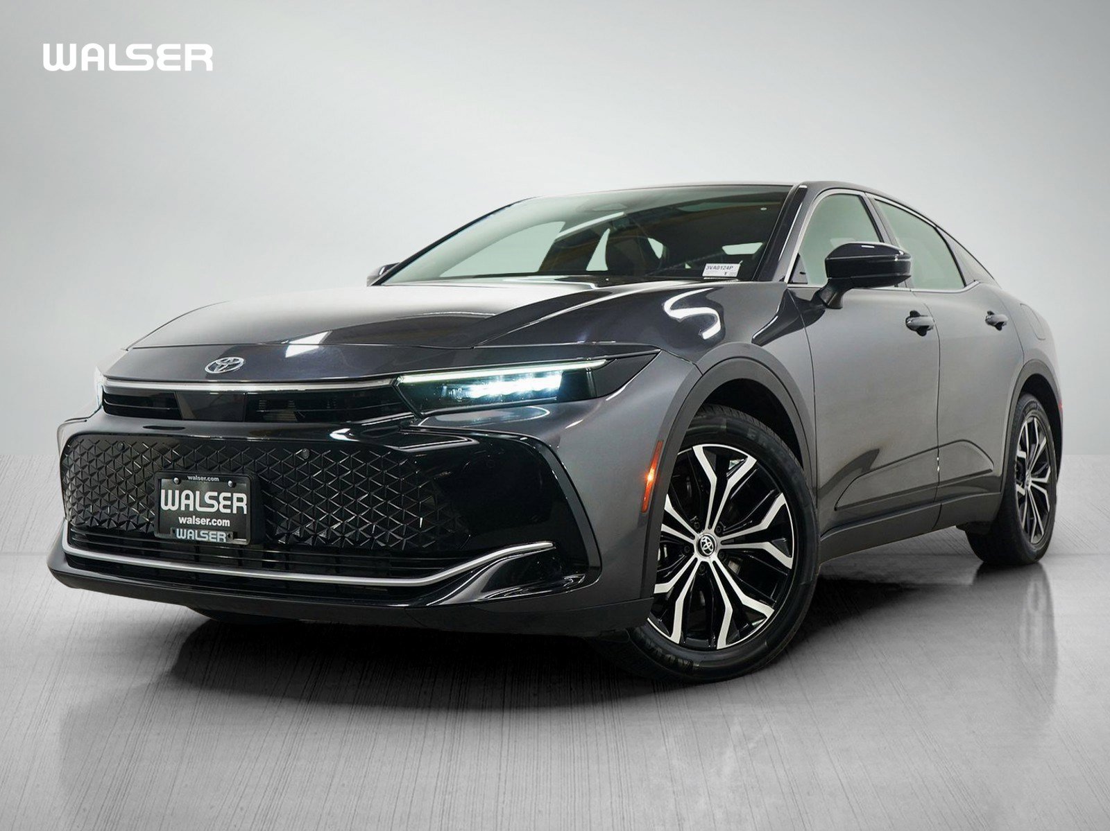 Used 2024 Toyota Crown Limited image 1