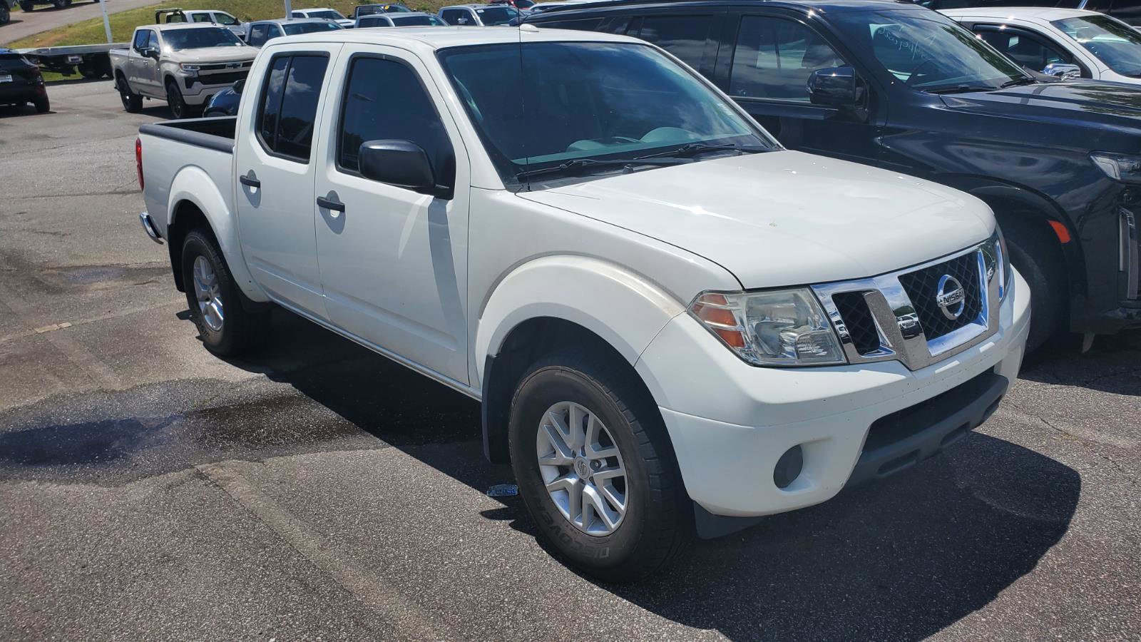 Used 2018 Nissan Frontier SV AWD/4WD image 2