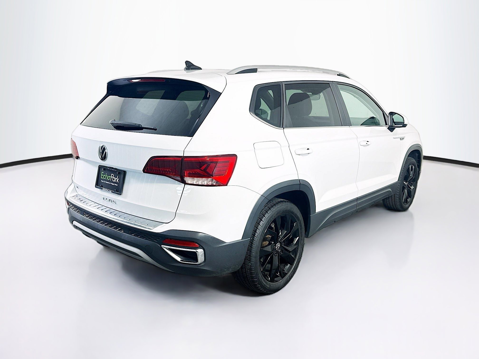 Used 2023 Volkswagen Taos SE w/ Black Wheel Package FWD image 9