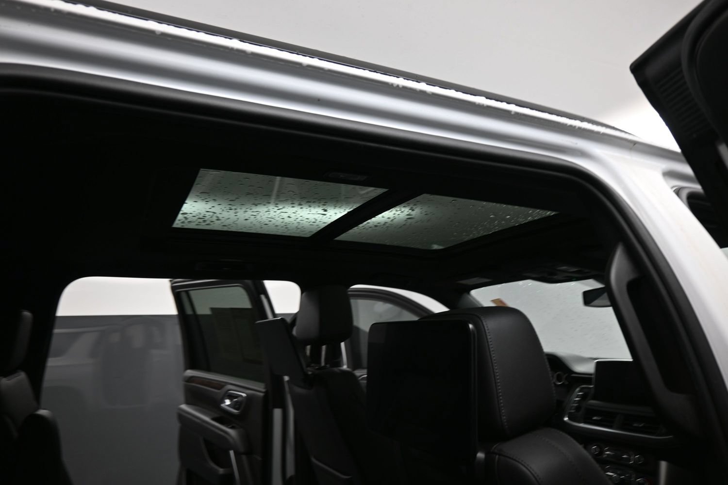 Used 2021 Chevrolet Suburban Z71 w/ Rear Media and Nav Package AWD/4WD image 22