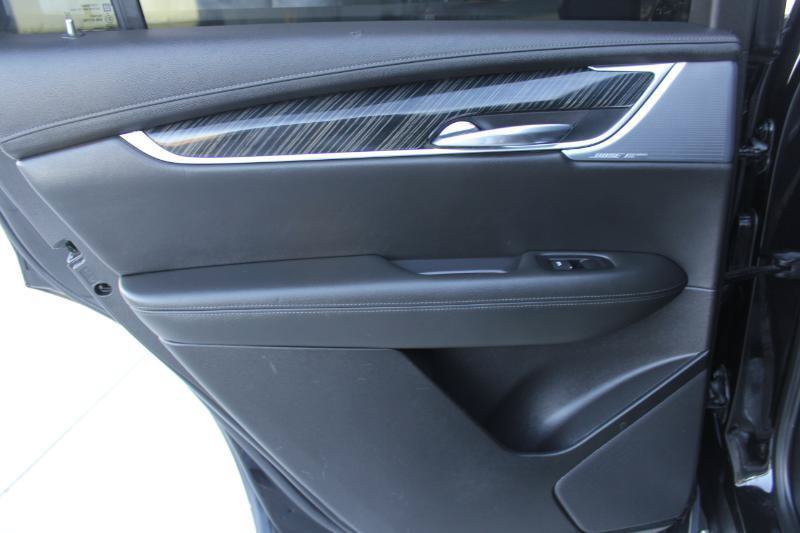 Used 2024 Cadillac XT6 Premium Luxury FWD image 13
