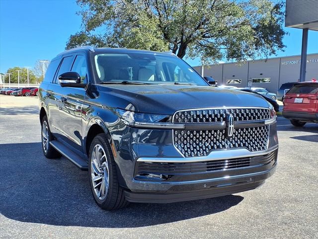 New 2026 Lincoln Navigator Premiere image 4