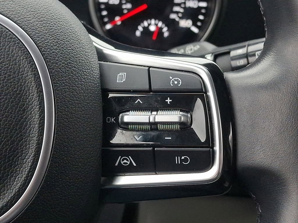 Used 2024 Kia Carnival LX image 23