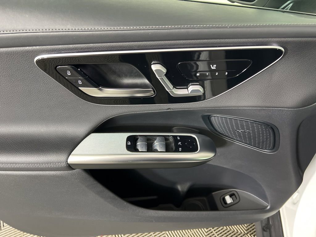 Certified 2025 Mercedes-Benz GLC 300 4MATIC image 5