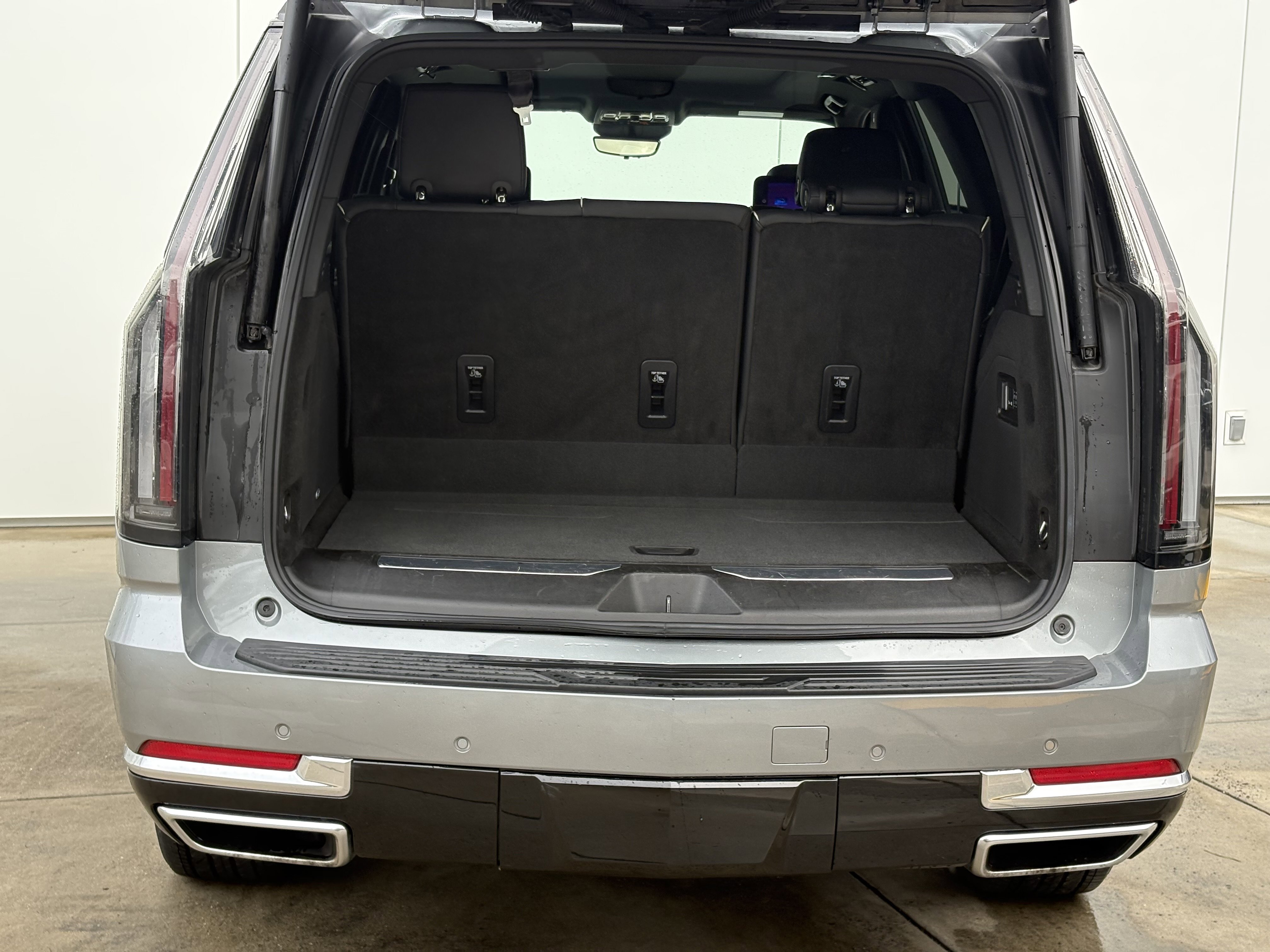 Used 2025 Cadillac Escalade Premium Luxury image 9