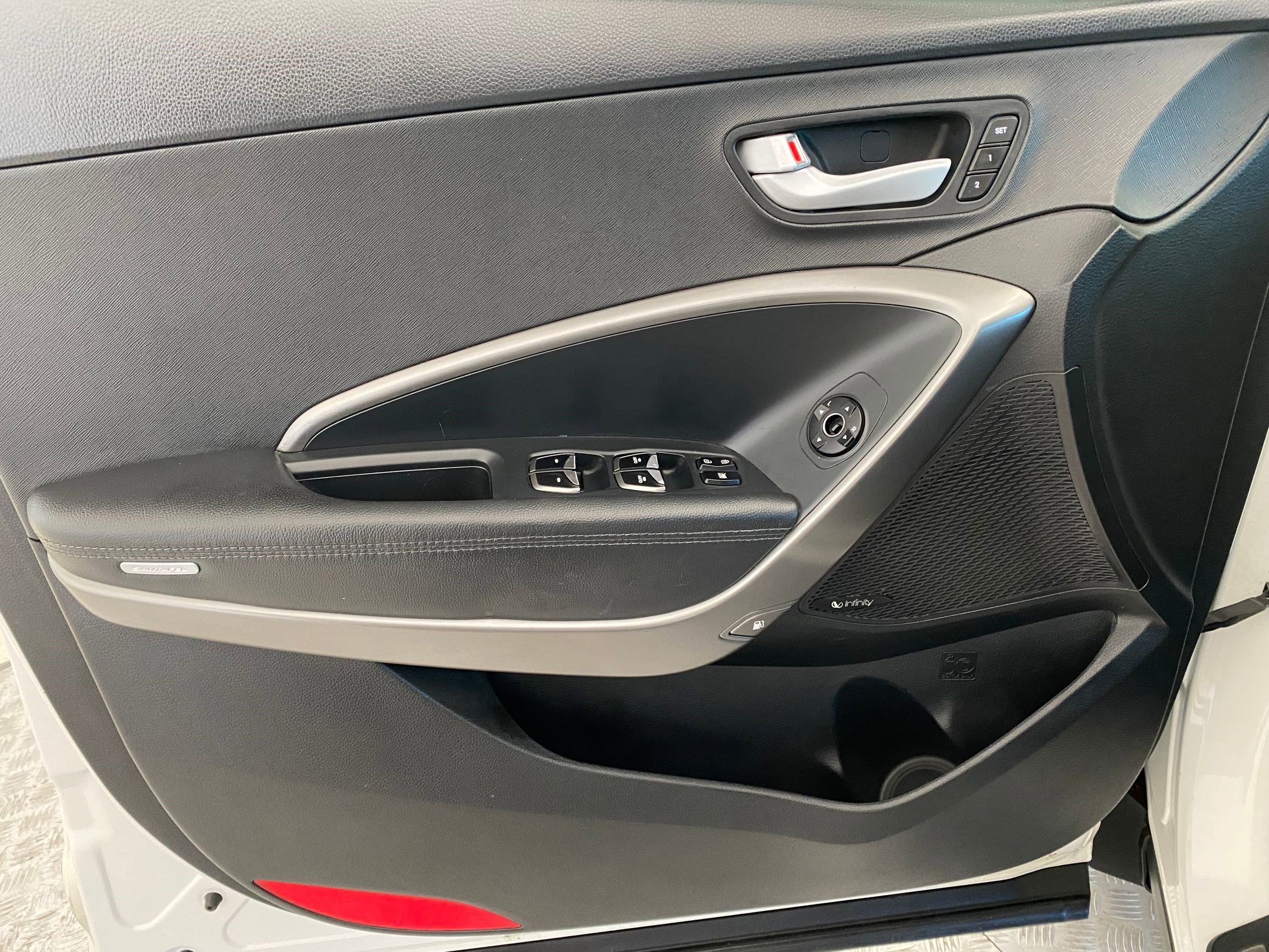 Used 2017 Hyundai Santa Fe Limited AWD/4WD image 12