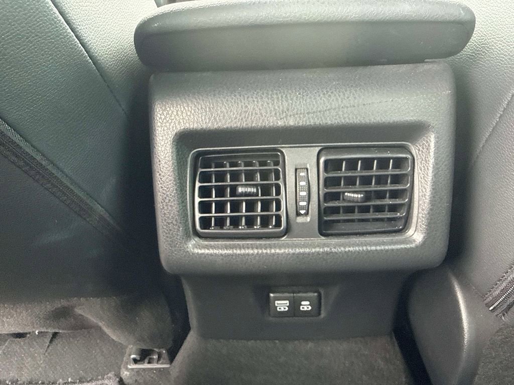 Used 2025 Toyota Camry SE w/ Convenience Package FWD image 14