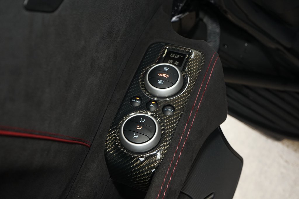 Used 2015 McLaren 650S Spider image 22