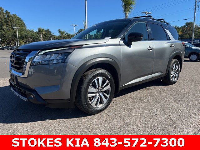 Used 2022 Nissan Pathfinder SL image 2