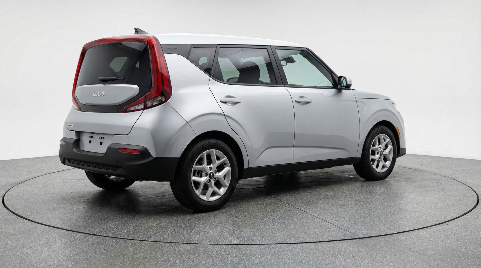 Used 2025 Kia Soul LX w/ LX Technology Package FWD image 9