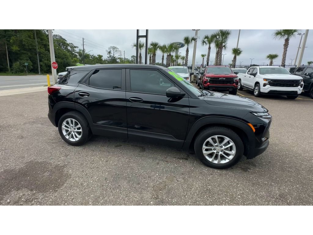 Used 2025 Chevrolet TrailBlazer LS w/ LS Convenience Package FWD image 9