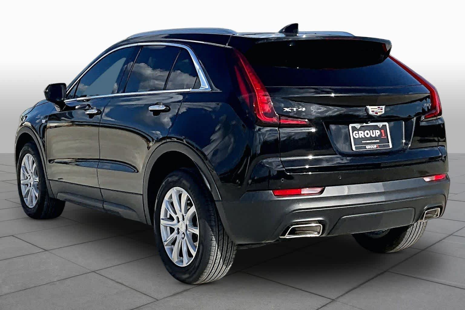 Used 2023 Cadillac XT4 Luxury w/ Cold Weather Package FWD image 21
