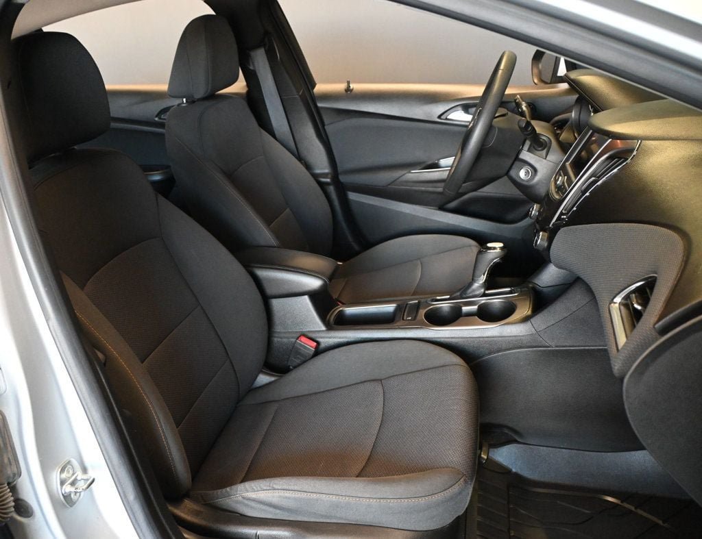 Used 2019 Chevrolet Cruze LS FWD image 13
