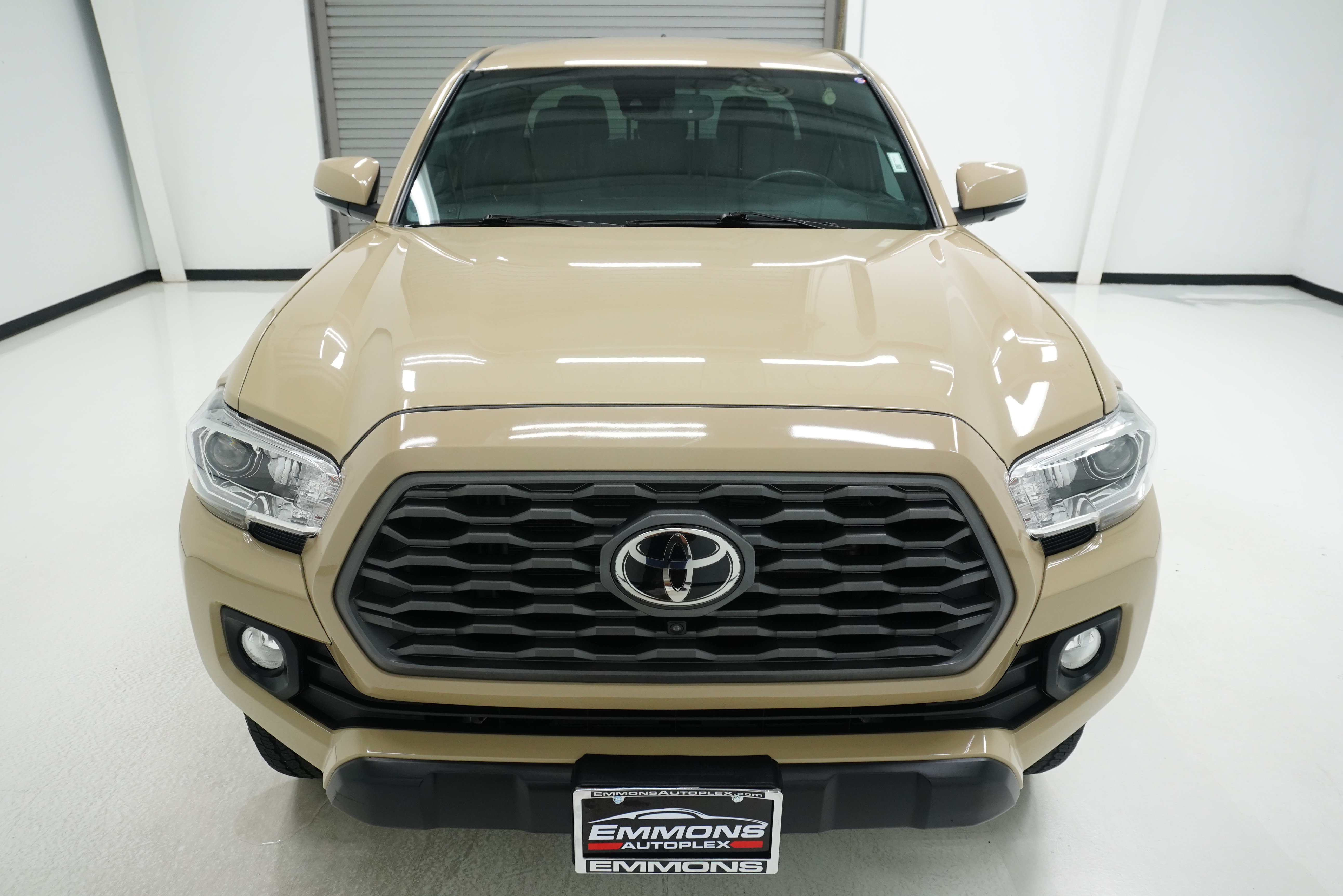 Used 2020 Toyota Tacoma TRD Off-Road w/ Advanced Technology Package AWD/4WD image 2