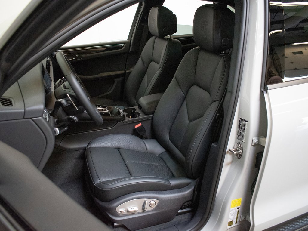 New 2026 Porsche Macan image 5