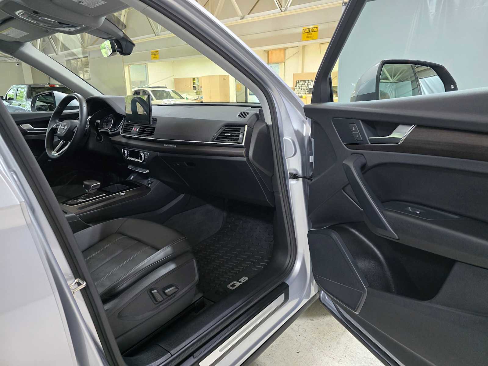 Used 2022 Audi Q5 2.0T Premium w/ Convenience Package image 13
