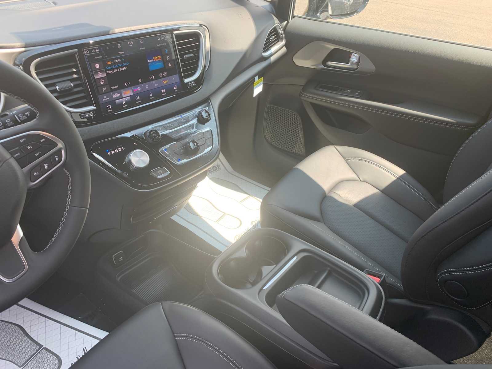 New 2027 Chrysler Pacifica LX FWD image 11