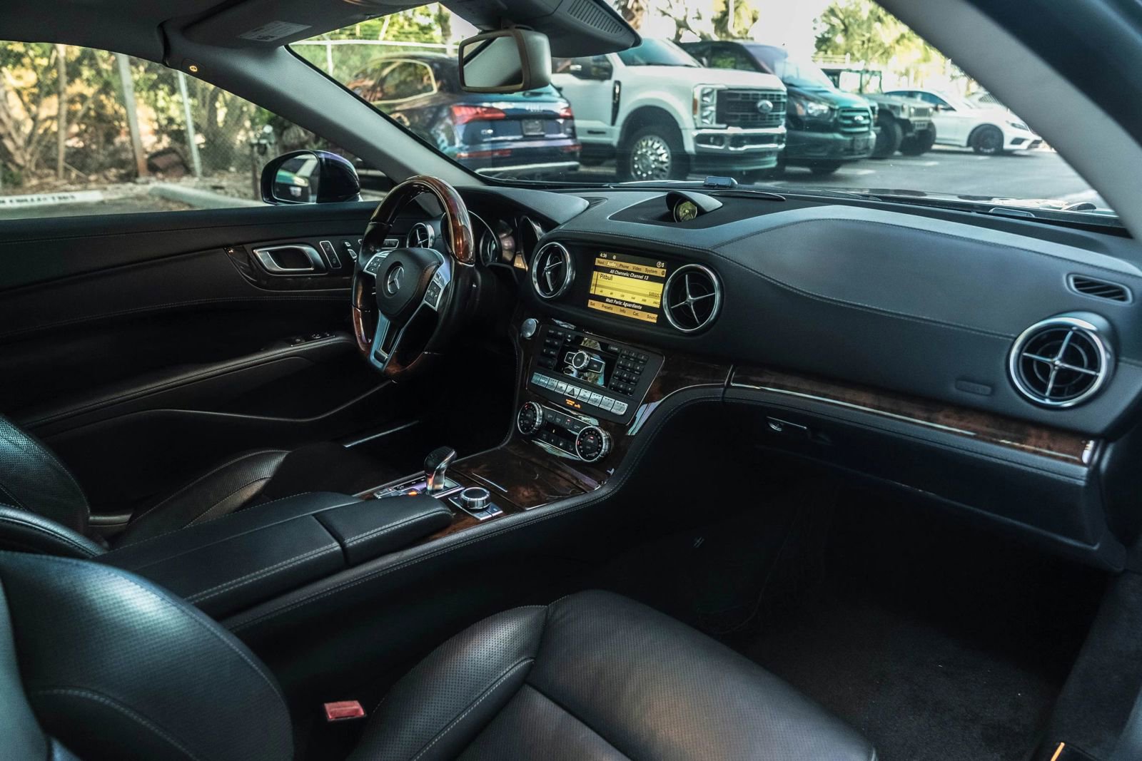 Used 2013 Mercedes-Benz SL 550 w/ Premium Pkg image 29