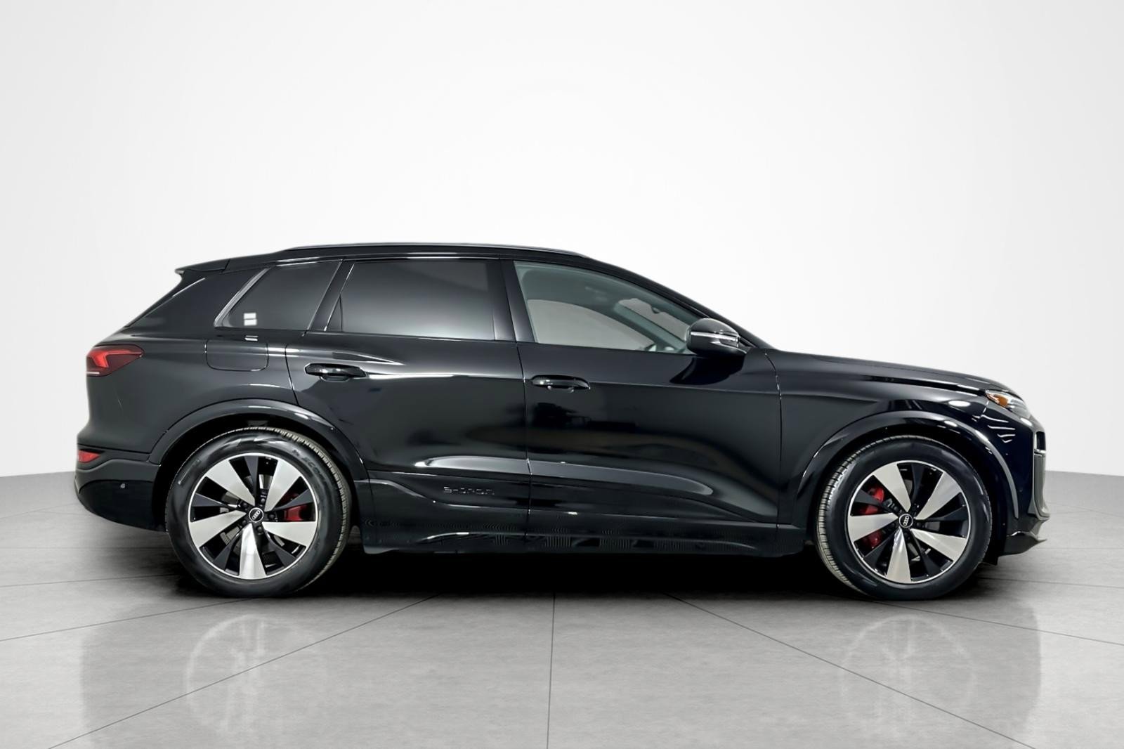 Used 2025 Audi SQ6 e-tron Premium w/ Convenience Package AWD/4WD image 6