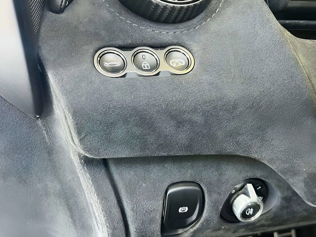 Used 2018 McLaren 720S image 18