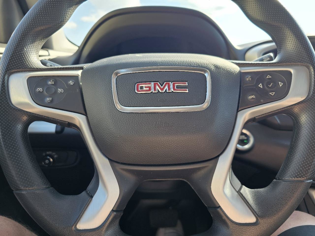 Used 2023 GMC Terrain SLE w/ Driver Convenience Package AWD/4WD image 9