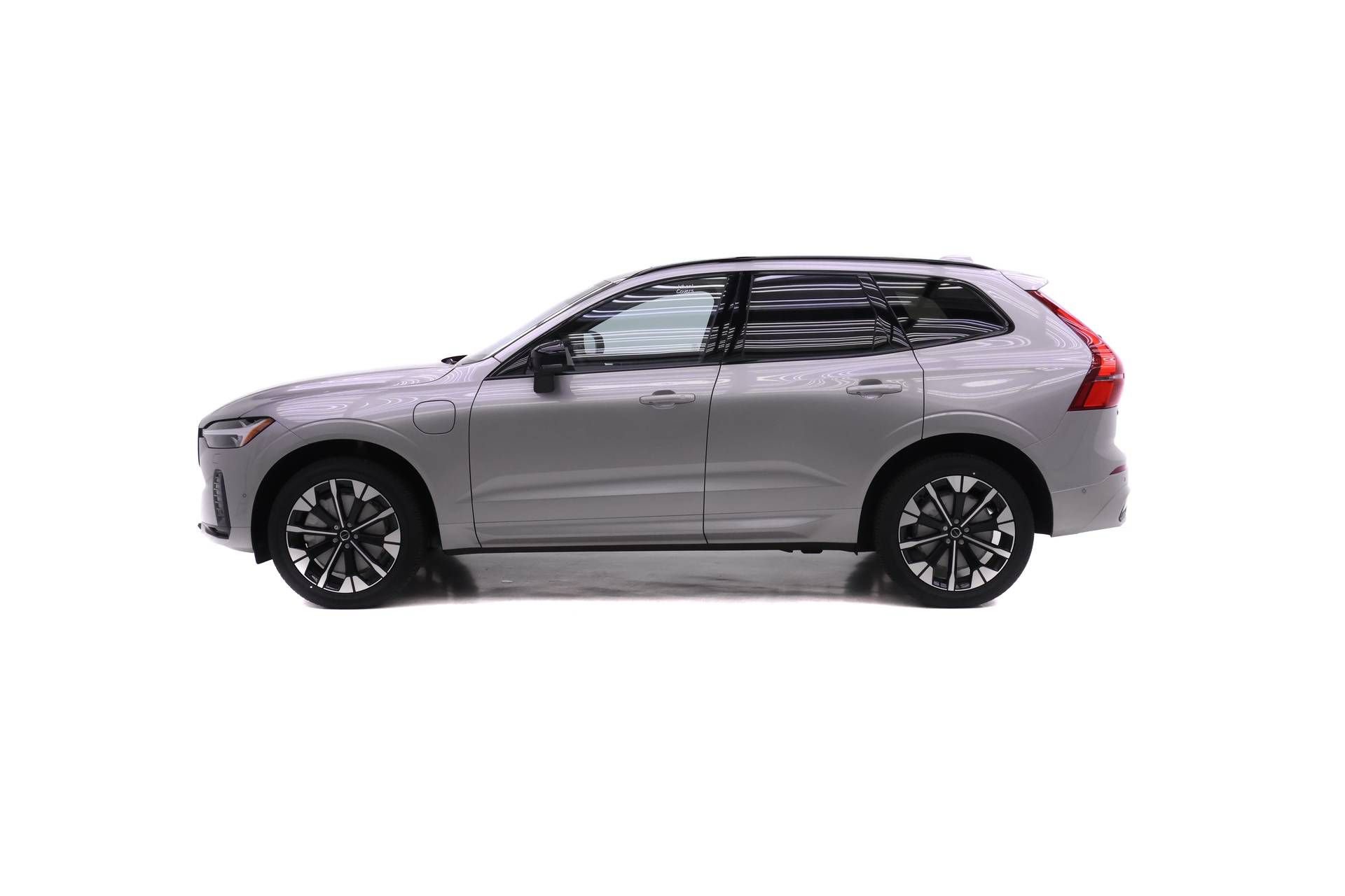 New 2026 Volvo XC60 T8 Plus w/ Protection Package Premier AWD/4WD image 3